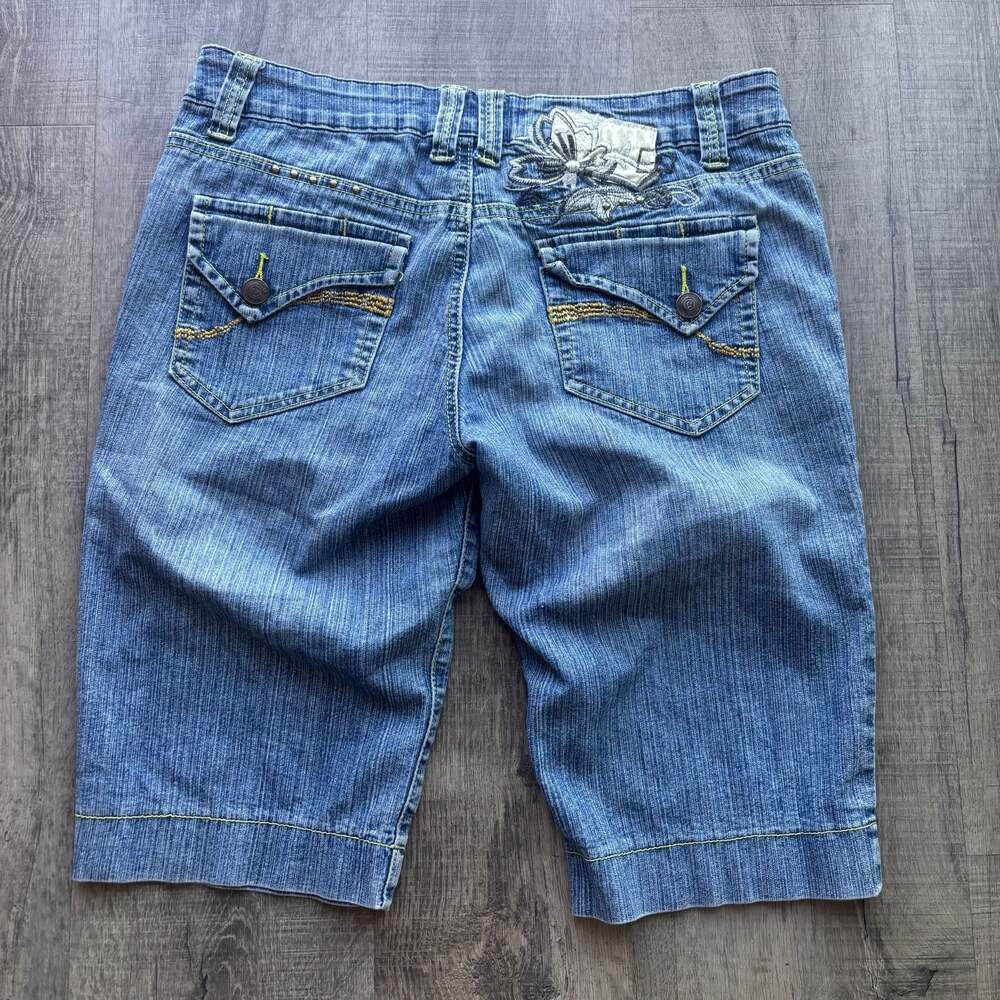 Vintage Y2K Denim Bermuda Shorts With Floral Embroidery And Flap Pockets